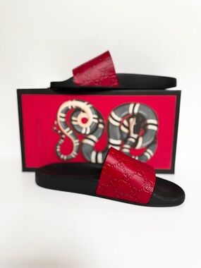 Gucci Women’s Signature Hibiscus Red Embossed Leather Slide Sandals Size 39